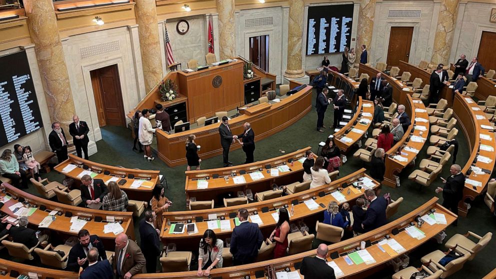 PHOTO: Arkansas lawmakers gather in the House of Representatives chamber at the state Capitol, Jan. 9, 2023, in Little Rock, Ark.
