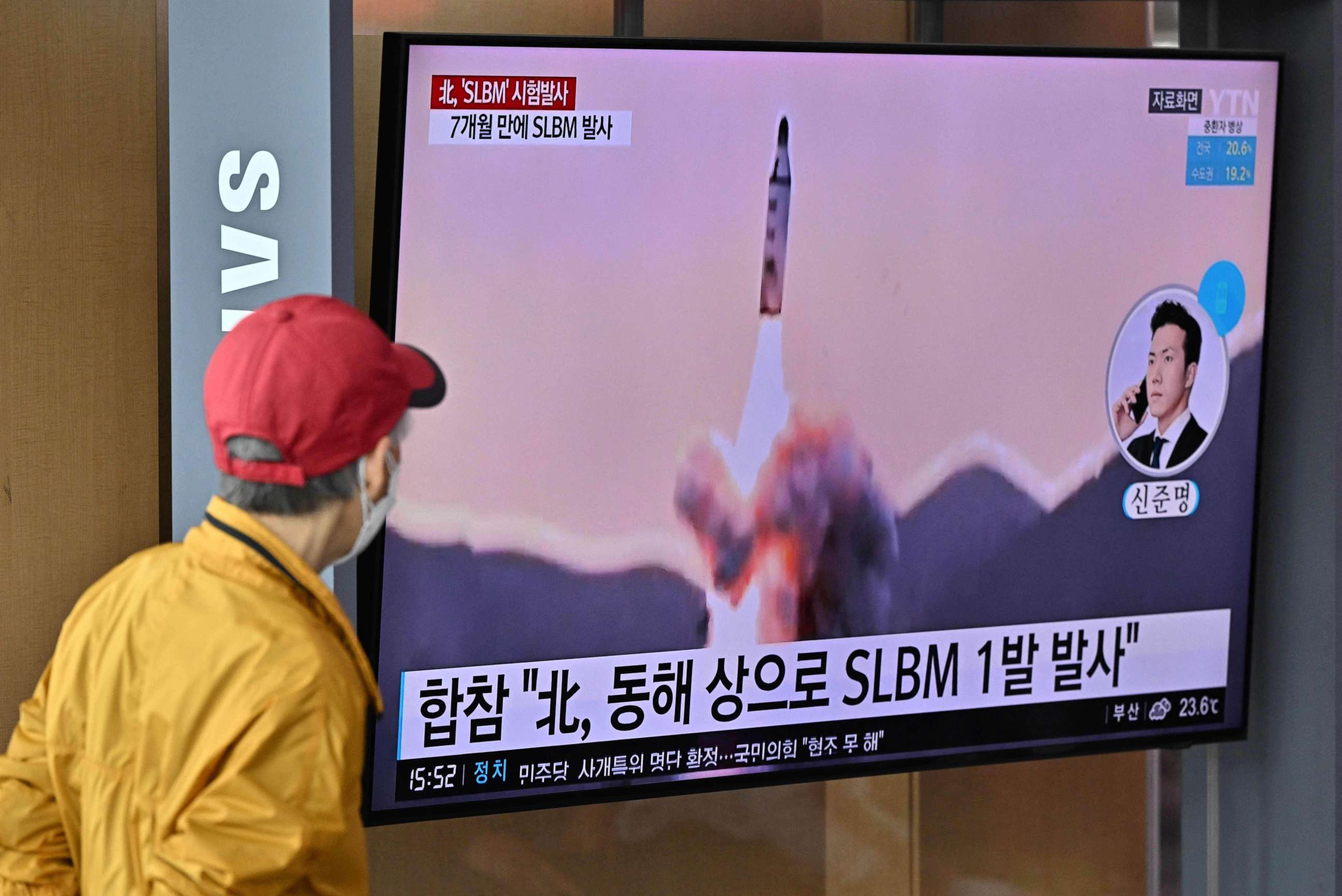 PHOTO: People watch a television screen showing a news broadcast with footage of a North Korean missile test at a railway station after North Korea fired a submarine-launched ballistic missile according to South Korea's military, in Seoul,  May 7, 2022. 
