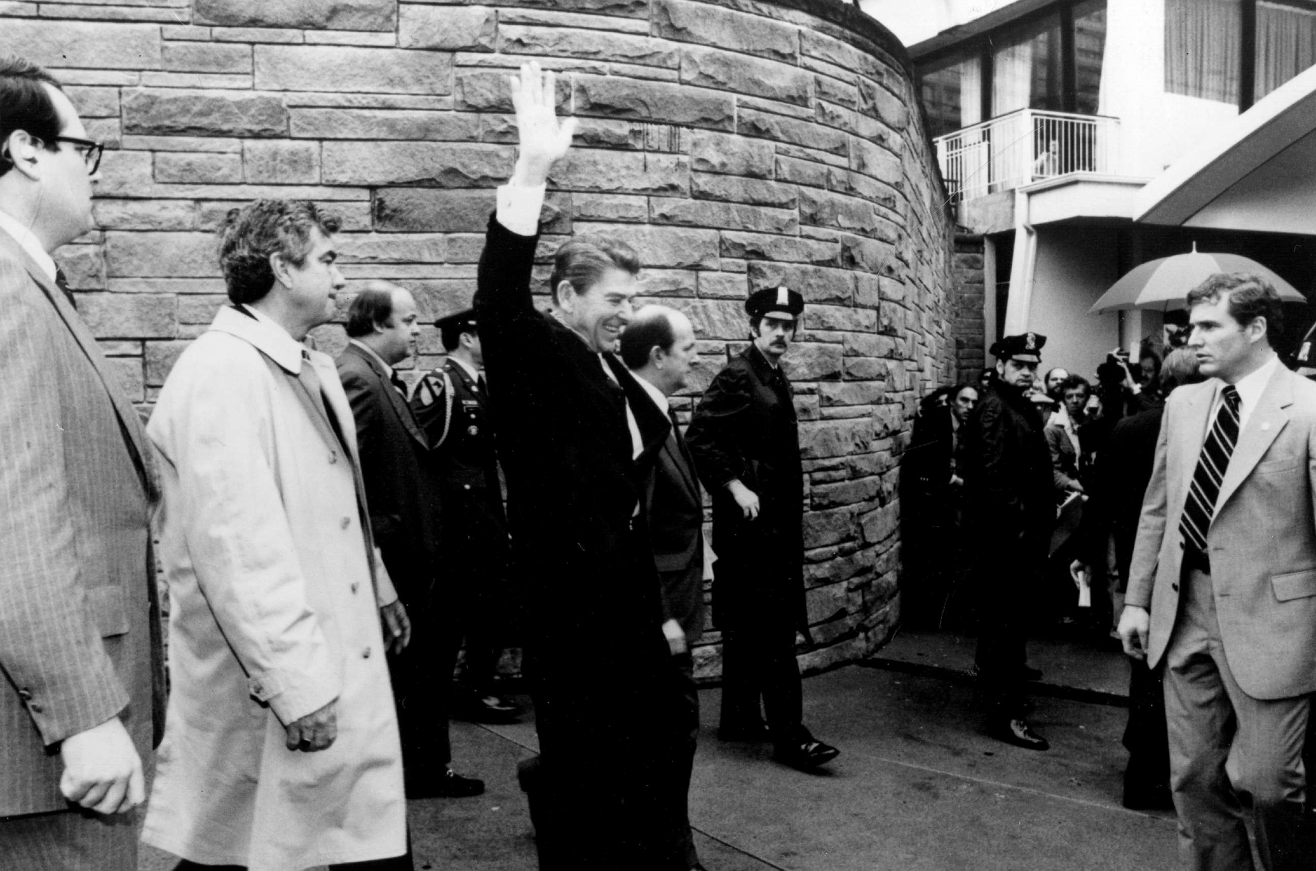 PHOTO: Surrounded by police officers and FBI agents, President Ronald Reagan waves to spectators outside the Hilton Hotel seconds before an assassination attempt in Washington, March 30, 1981.