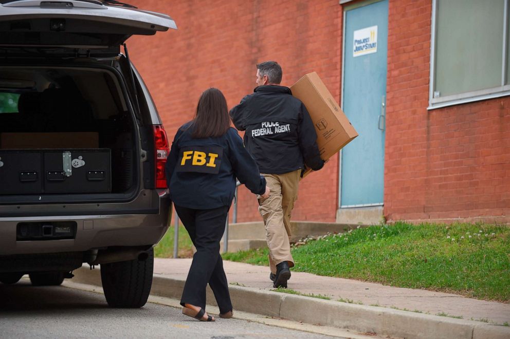 PHOTO: Federal agents arrive at the Maryland Center for Adult Training in Baltimore, Md., April 25, 2019.