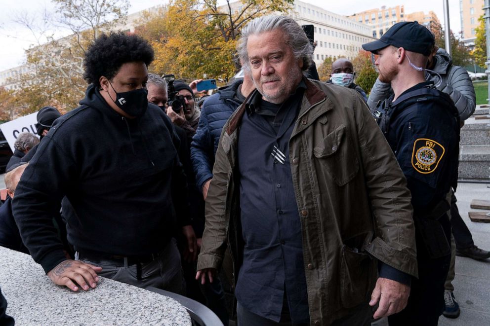 PHOTO: Former White House strategist Steve Bannon arrives at the FBI Washington Field Office, Nov. 15, 2021, in Washington.