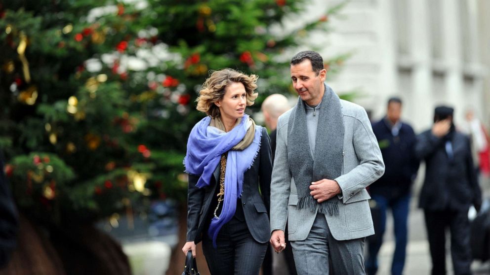 PHOTO: Syrian president Bashar al-Assad and his wife Asma walk in Paris, Dec. 10, 2010.