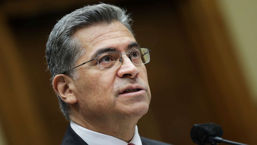 FOTO: Xavier Becerra, Minister für Gesundheit und menschliche Dienste, sagt am 27. April 2022 in Washington vor einem Gesundheitsunterausschuss des House Committee on Energy and Commerce auf dem Capitol Hill aus.