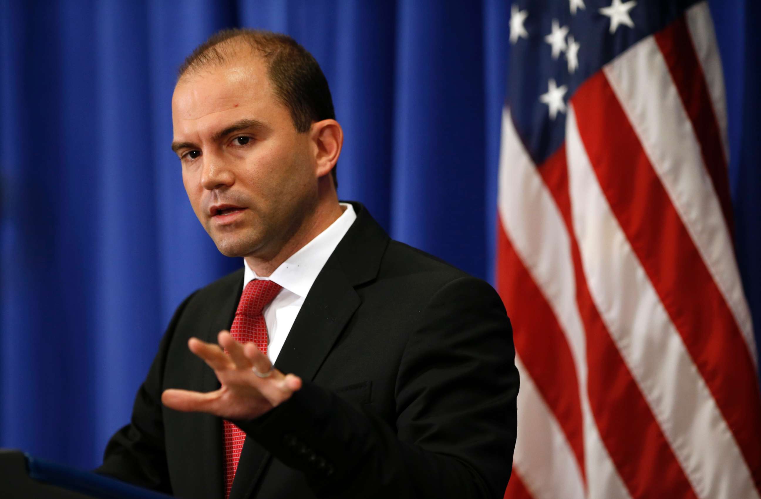 PHOTO: Deputy U.S. national security adviser Ben Rhodes speaks during a press briefing on Martha's Vineyard, Mass., Aug. 22, 2014.