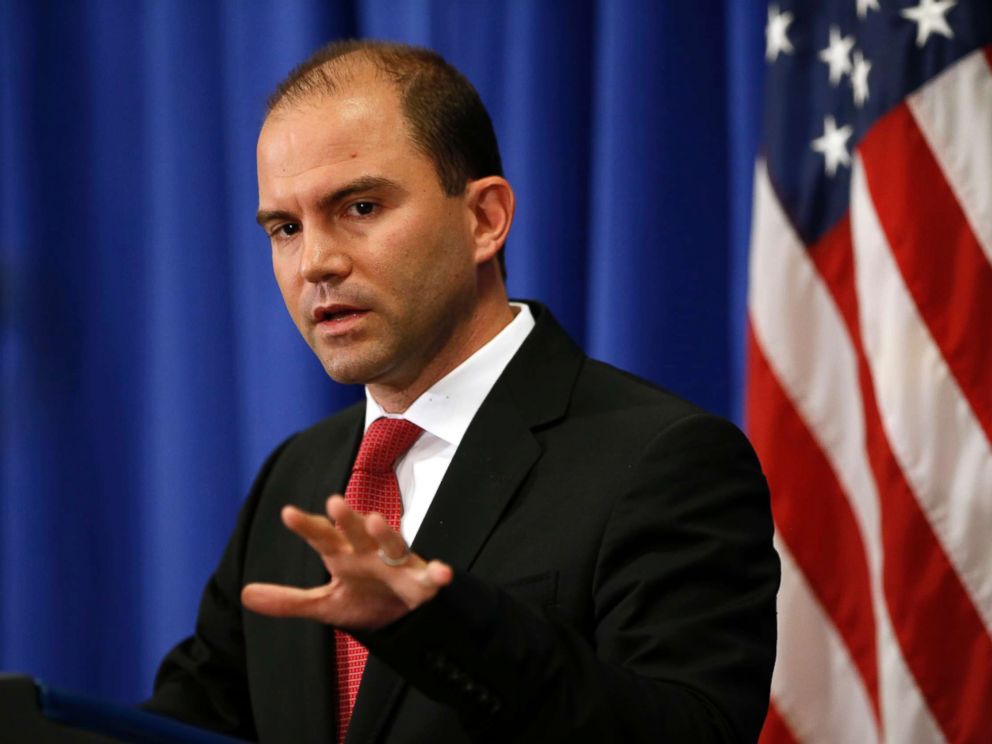 PHOTO: Deputy U.S. national security adviser Ben Rhodes speaks during a press briefing on Marthas Vineyard, Mass., Aug. 22, 2014.