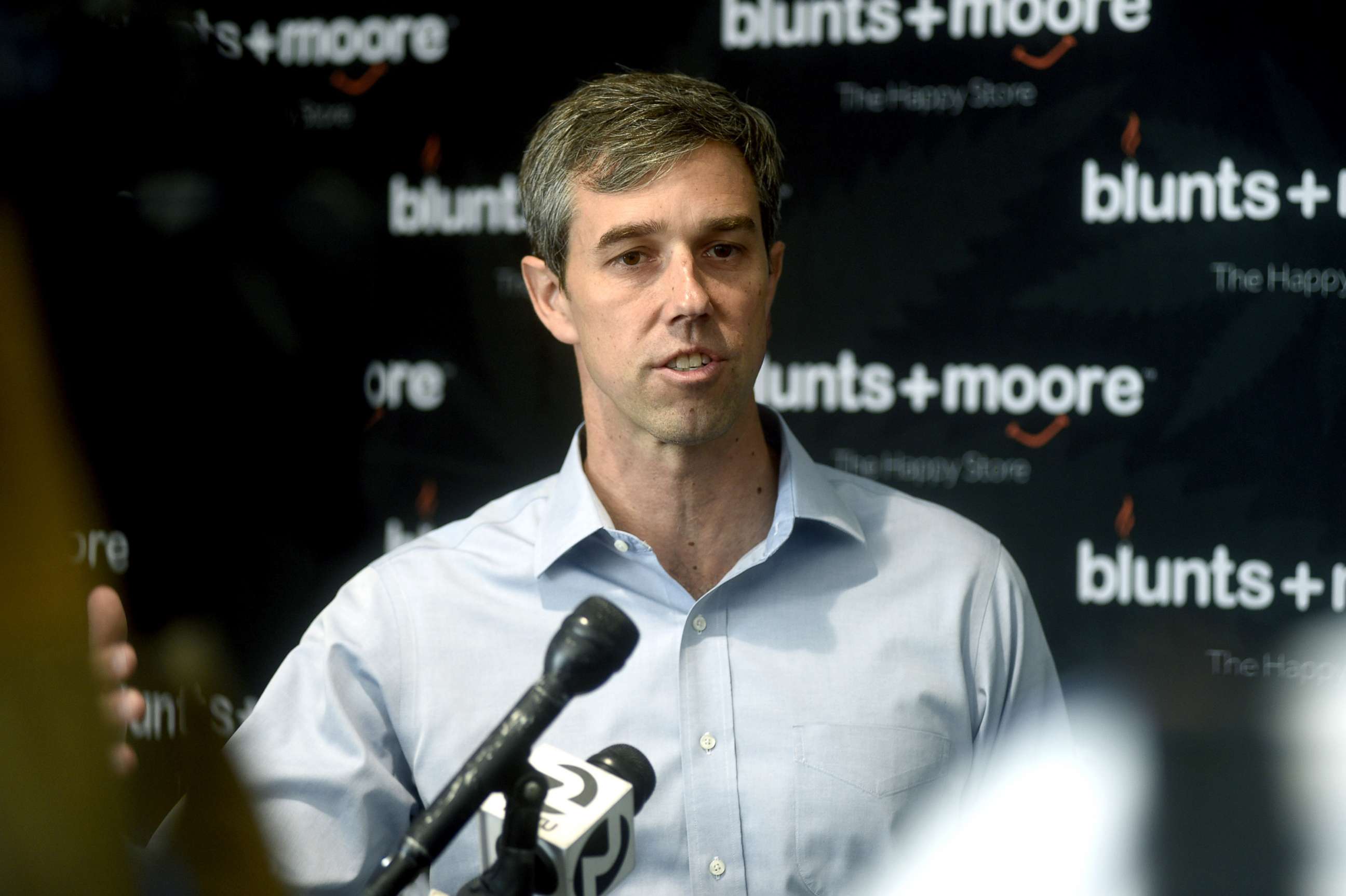 PHOTO: Democratic Presidential candidate Beto O'Rourke speaks at Blunts+Moore in Oakland, Calif., Sept. 19, 2019.