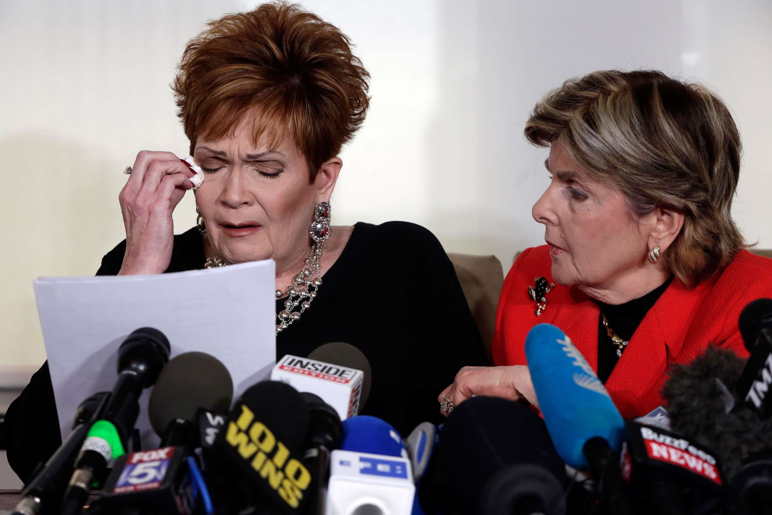 PHOTO: Beverly Young Nelson, left, the latest accuser of Alabama Republican Roy Moore, reads her statement as attorney Gloria Allred looks on, at a news conference, in New York, Nov. 13, 2017.