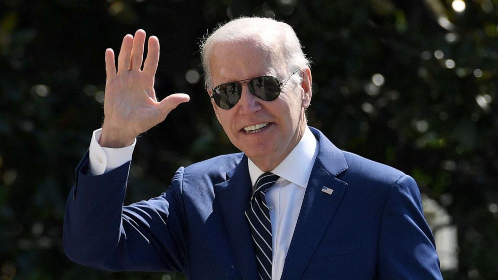 PHOTO: President Joe Biden waves to reporters as he arrives on the South Lawn of the White House, Aug. 24, 2022. 