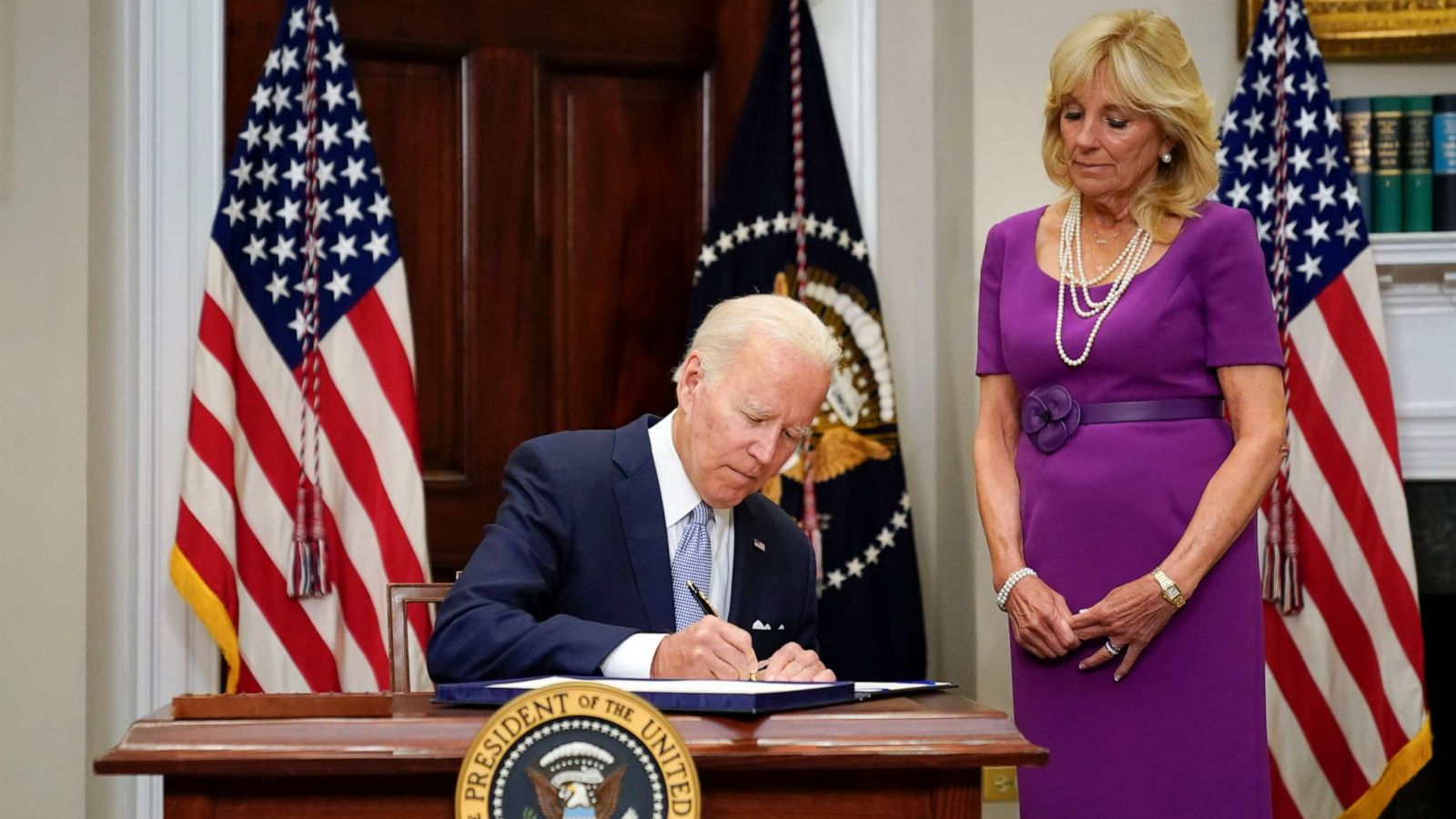 Biden signs bipartisan gun safety package into law - ABC News