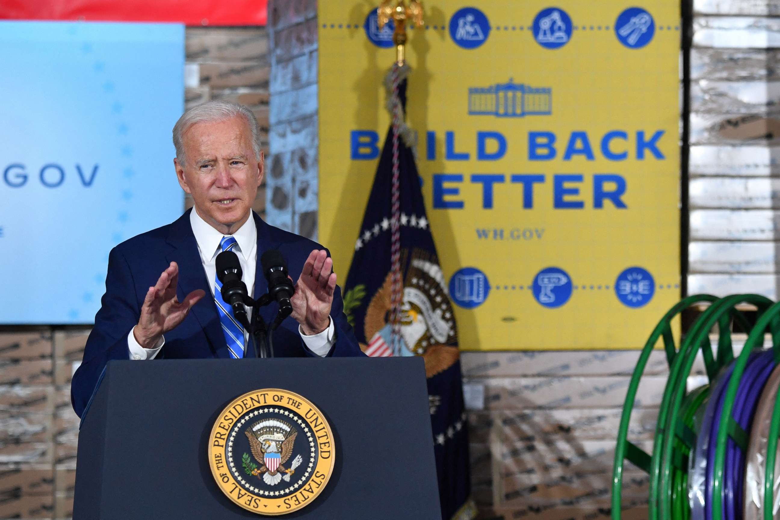 PHOTO: President Joe Biden delivers remarks after touring the Clayco construction site in Elk Grove Village, Ill., Oct. 7, 2021.