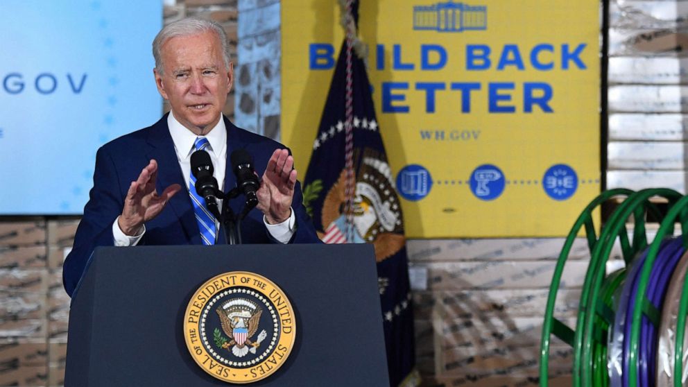 PHOTO: President Joe Biden delivers remarks after touring the Clayco construction site in Elk Grove Village, Ill., Oct. 7, 2021.