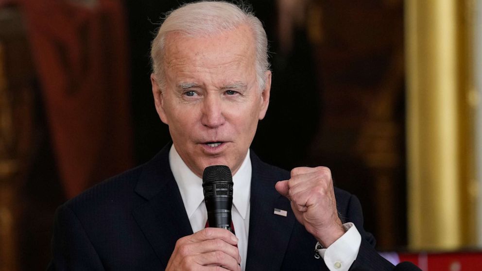 PHOTO : le président Joe Biden prend la parole lors d'une réception pour célébrer le Nouvel An lunaire dans la salle Est de la Maison Blanche à Washington, le 26 janvier 2023.