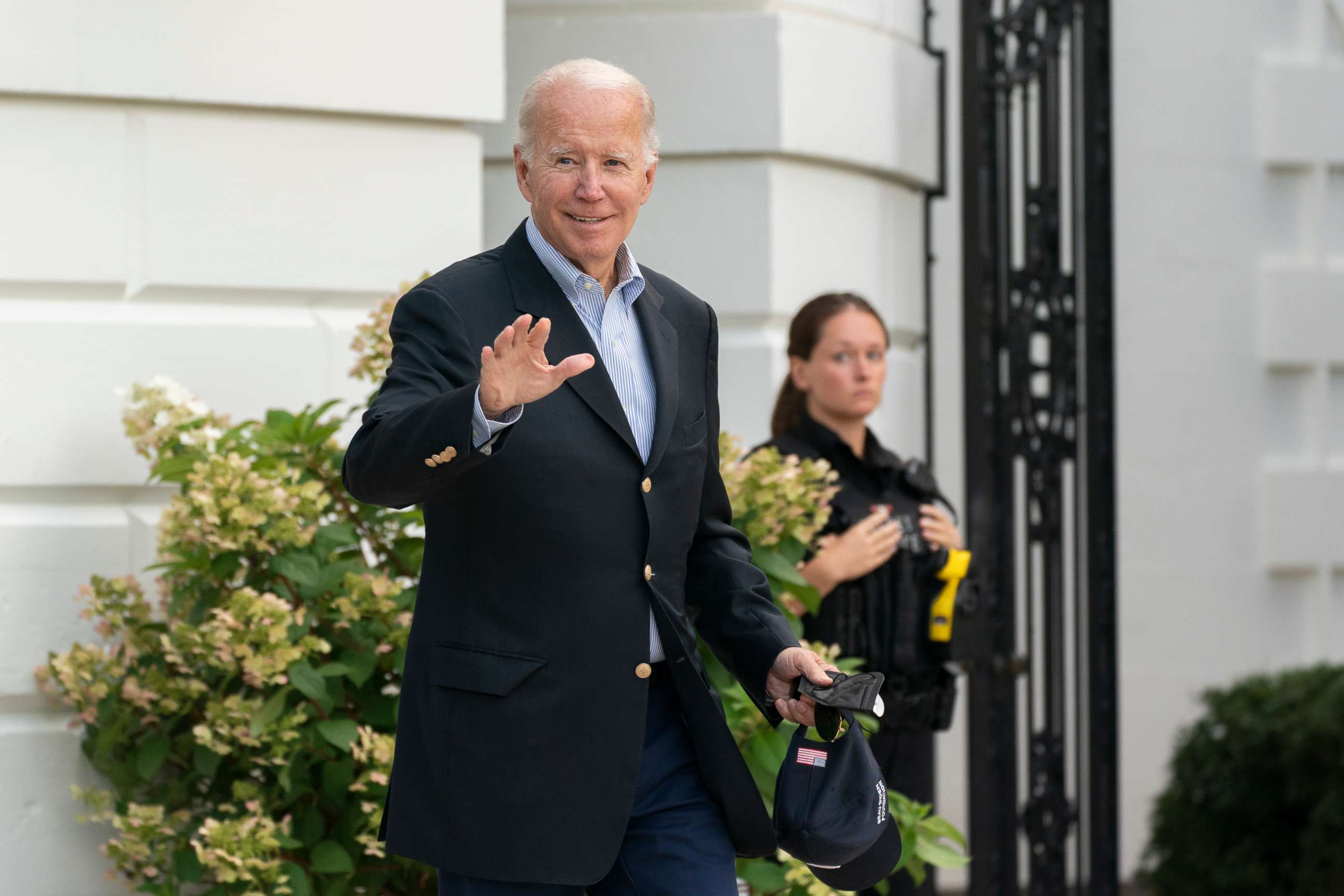 PHOTO: President Joe Biden waves as he walk to board Marine One on the South Lawn of the White House in Washington, on his way to his Rehoboth Beach, Del., home after his most recent COVID-19 isolation, Sunday, Aug. 7, 2022.