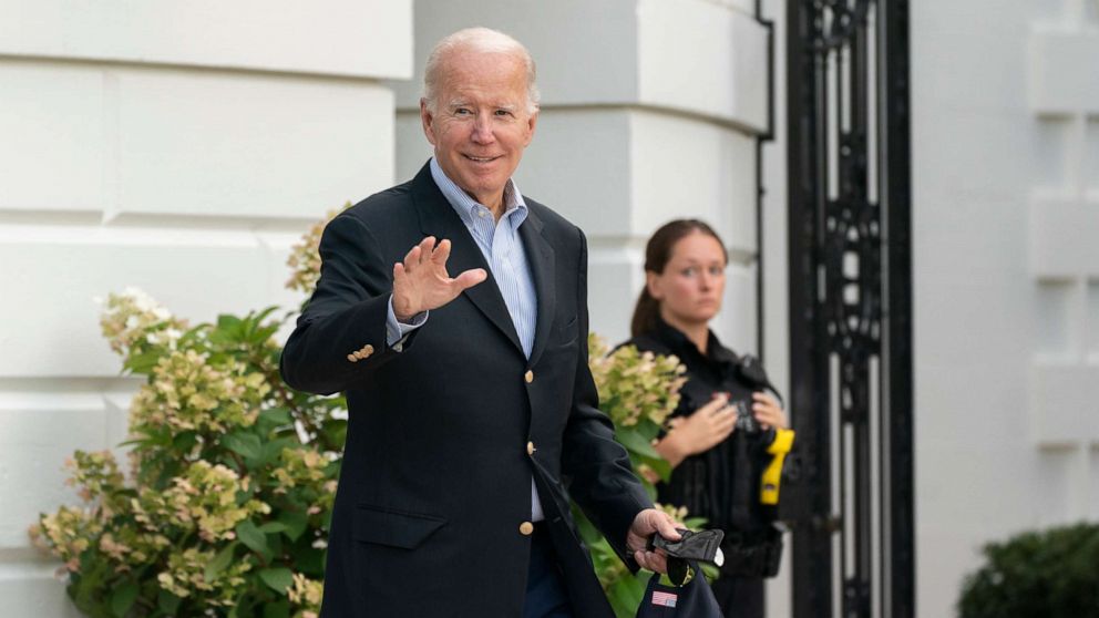 PHOTO: President Joe Biden waves as he walk to board Marine One on the South Lawn of the White House in Washington, on his way to his Rehoboth Beach, Del., home after his most recent COVID-19 isolation, Sunday, Aug. 7, 2022.