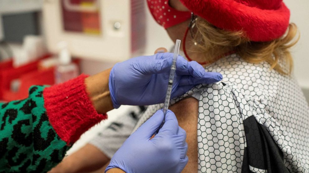 PHOTO: A nurse prepares to administer the coronavirus disease (COVID-19) vaccine booster at the North Oakland Health Center in Pontiac, Mich., Dec. 21, 2021.  