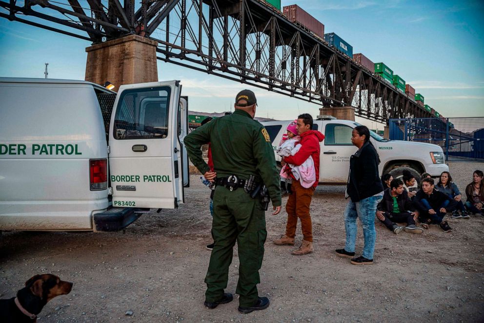 PHOTO: A group of migrants get into a U.S. Border Patrol van, near Sunland Park, N.M., March 20, 2019.