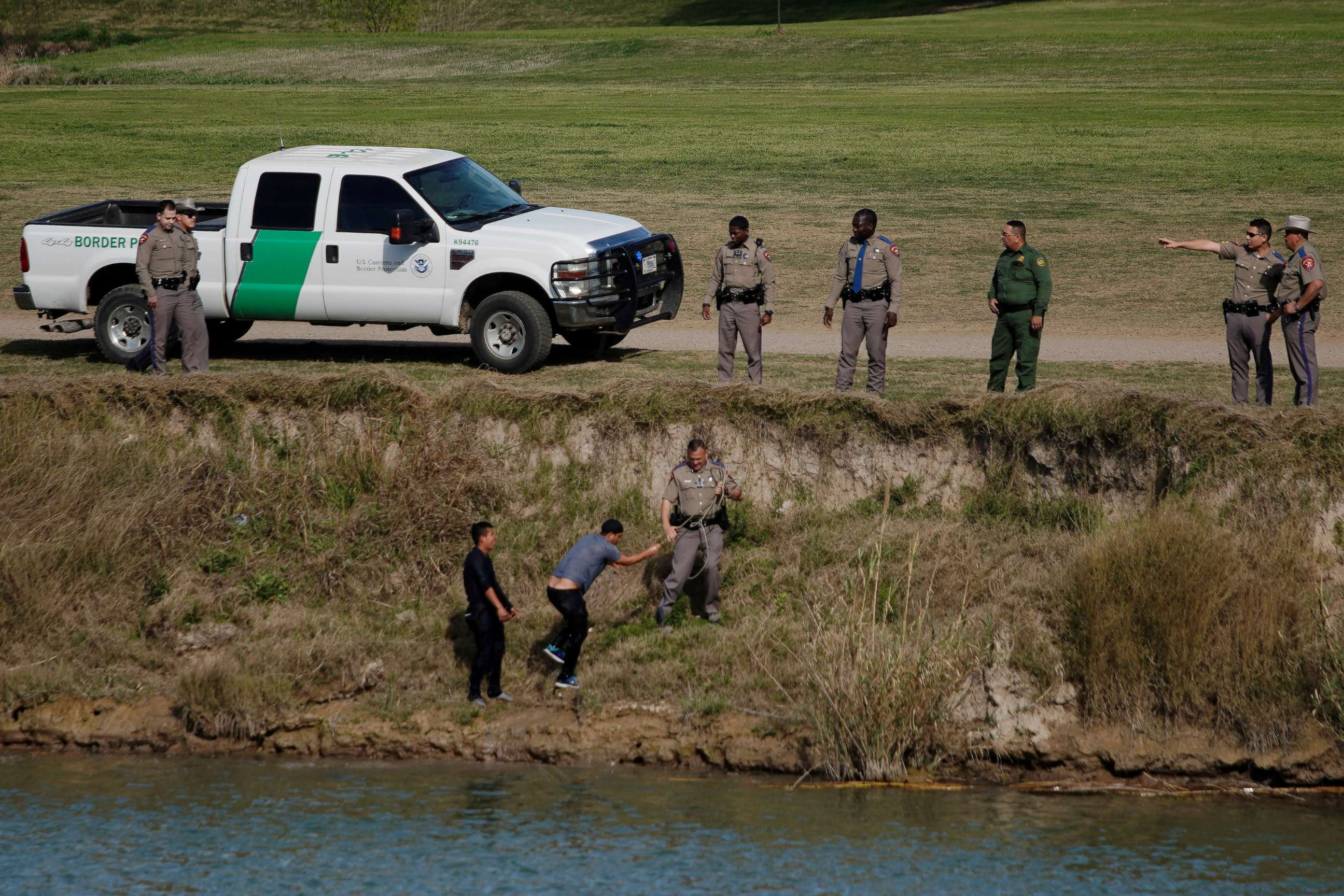 PHOTO: U.S. border patrol agents receive migrants after crossing the Rio Bravo, seen from Piedras Negras, Mexico, Feb. 20, 2019.