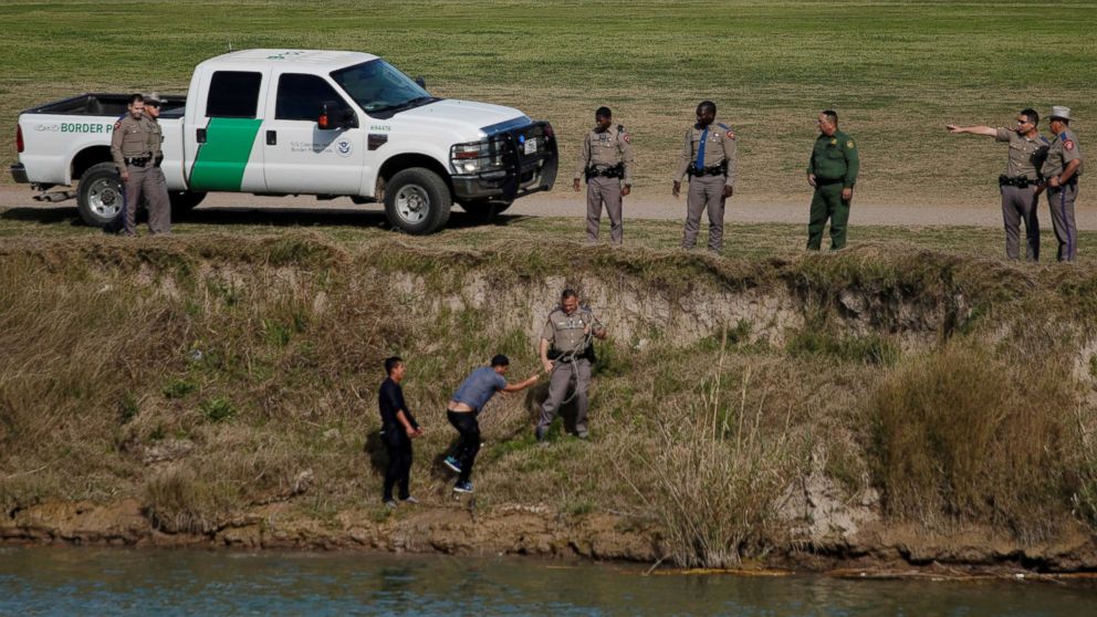PHOTO: U.S. border patrol agents receive migrants after crossing the Rio Bravo, seen from Piedras Negras, Mexico, Feb. 20, 2019.