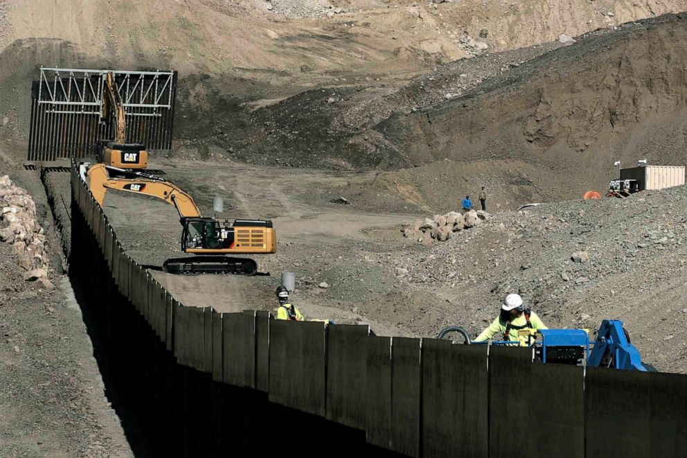 PHOTO: The United Patriotic Organization (UCP, for its acronym in English) and the We Build the Wall group build the first private wall in the boundaries of Texas, New Mexico and Chihuahua, shown on May 27, 2019. 