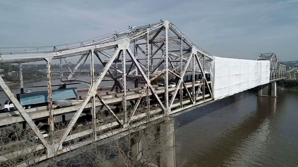 PHOTO: The Brent Spence bridge sees an average of 175,000 vehicles a day.