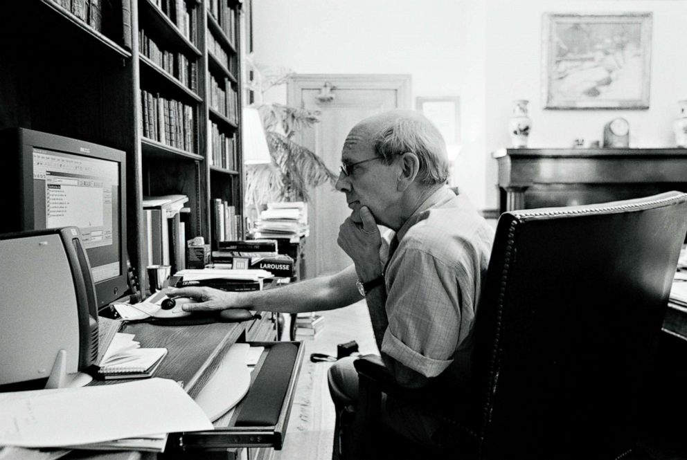 PHOTO: U.S. Supreme Court Justice Stephen Breyer works in his office at the Supreme Court June 17, 2002, in Washington.