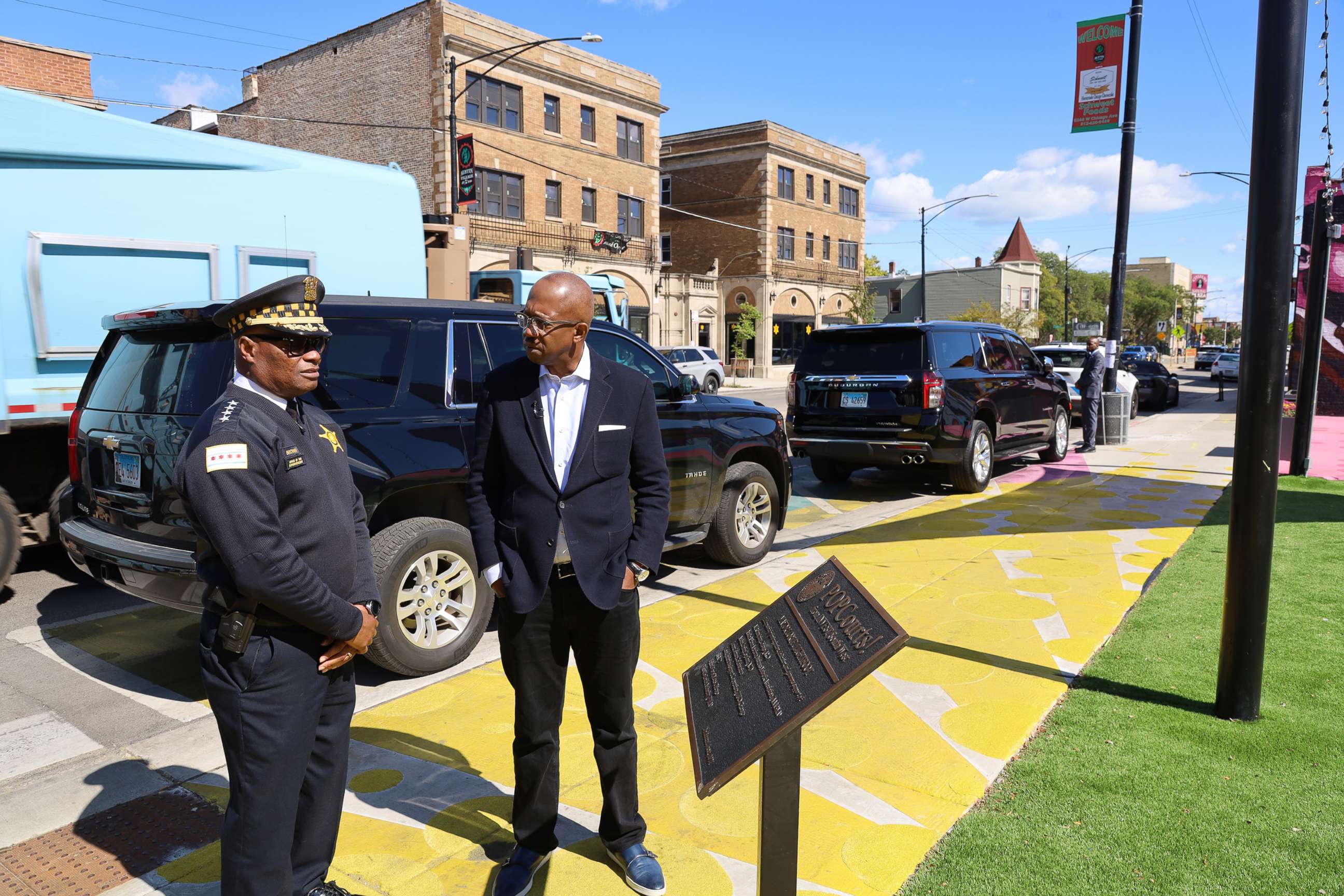 PHOTO: ABC's Pierre Thomas and Chicago Police Superintendent David Brown visited a corner once known as a hot spot for crime that has been transformed by economic initiatives into a basketball court and green space.