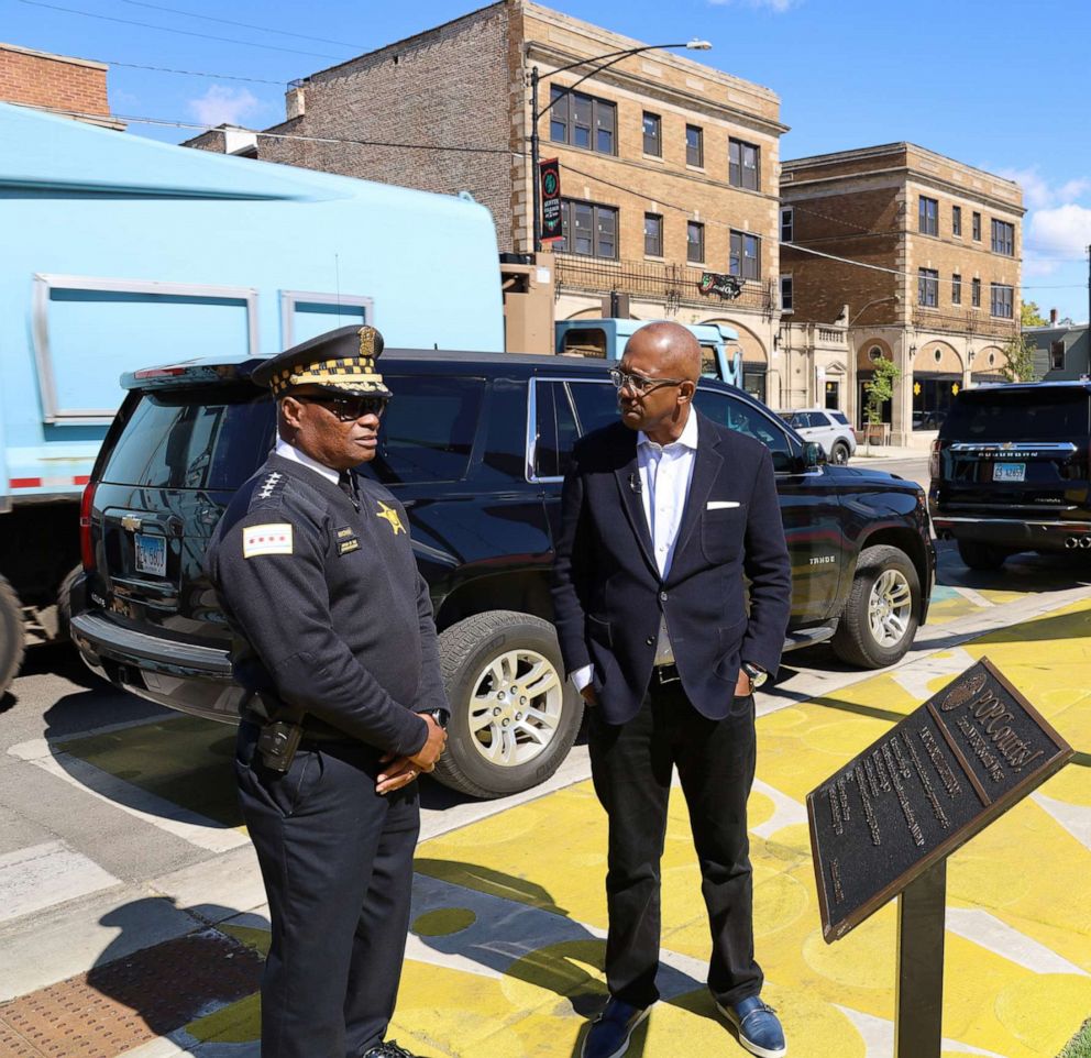 PHOTO: ABC's Pierre Thomas and Chicago Police Superintendent David Brown visited a corner once known as a hot spot for crime that has been transformed by economic initiatives into a basketball court and green space.