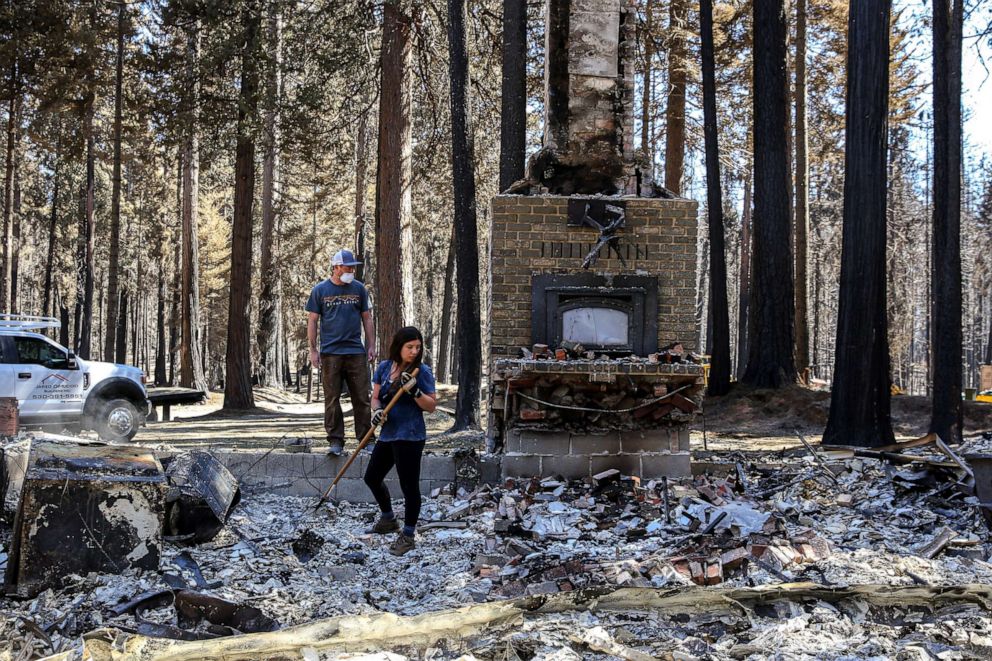 PHOTO: Caitlin Giannini and her fiance Josh Freis digs through the debris of their once standing home in Grizzly Flats, Calif., Sept. 12, 2021.