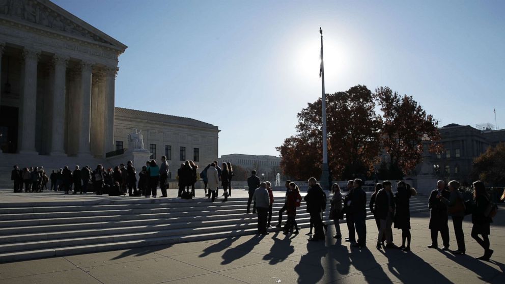 Supreme Court Rules That Police Generally Need A Warrant To Access Cell