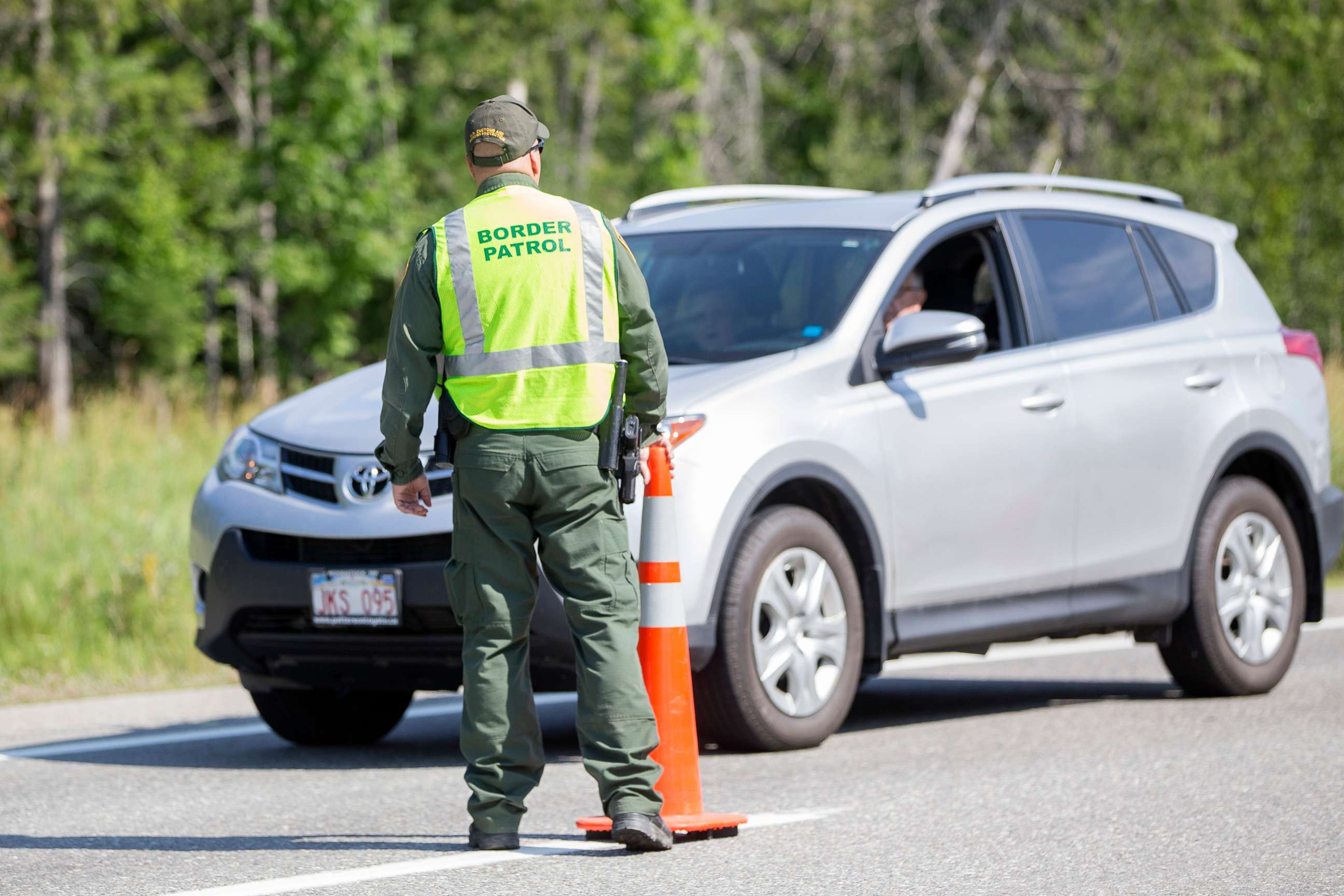 PHOTO: A U.S. Border Patrol agent watches as vehicles enter a highway checkpoint on Aug. 1, 2018 in West Enfield, Maine. oto by Scott Eisen/Getty Images)
