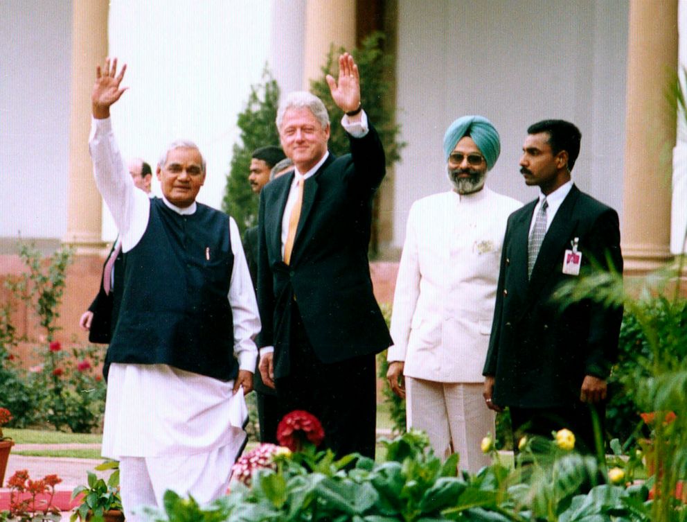 PHOTO: President Bill Clinton, center, and Indian Prime Minister Atal Bihari Vajpayee wave from Hydrabad House in New Delhi, India, March 21, 2000.