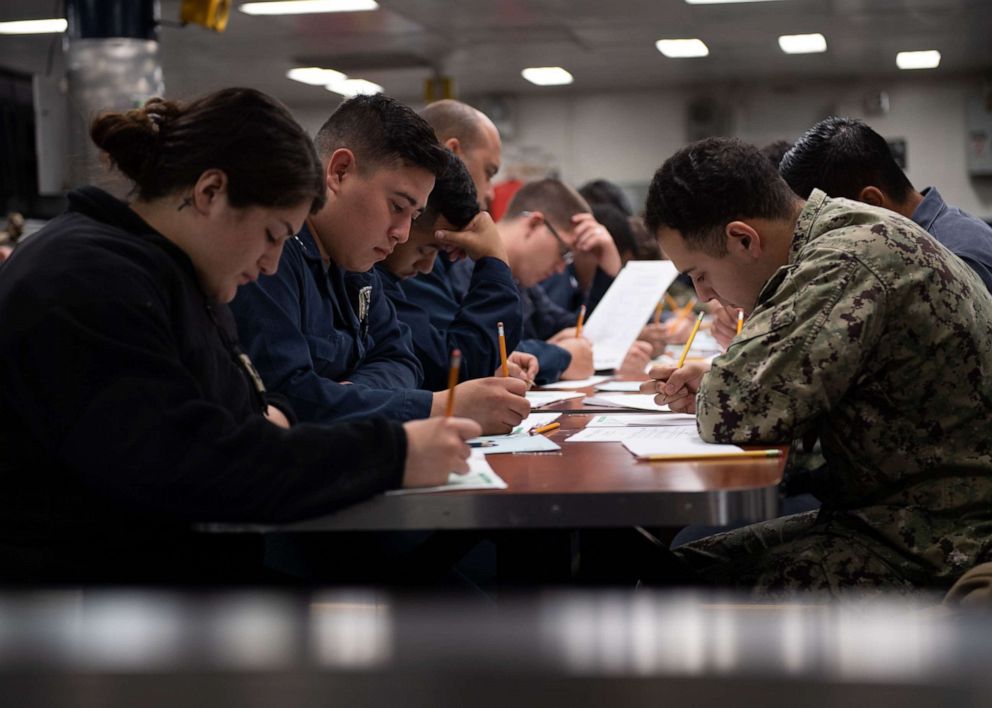 PHOTO: \Sailors aboard amphibious assault ship USS Boxer (LHD 4) take the navy-wide E-5 advancement exam.