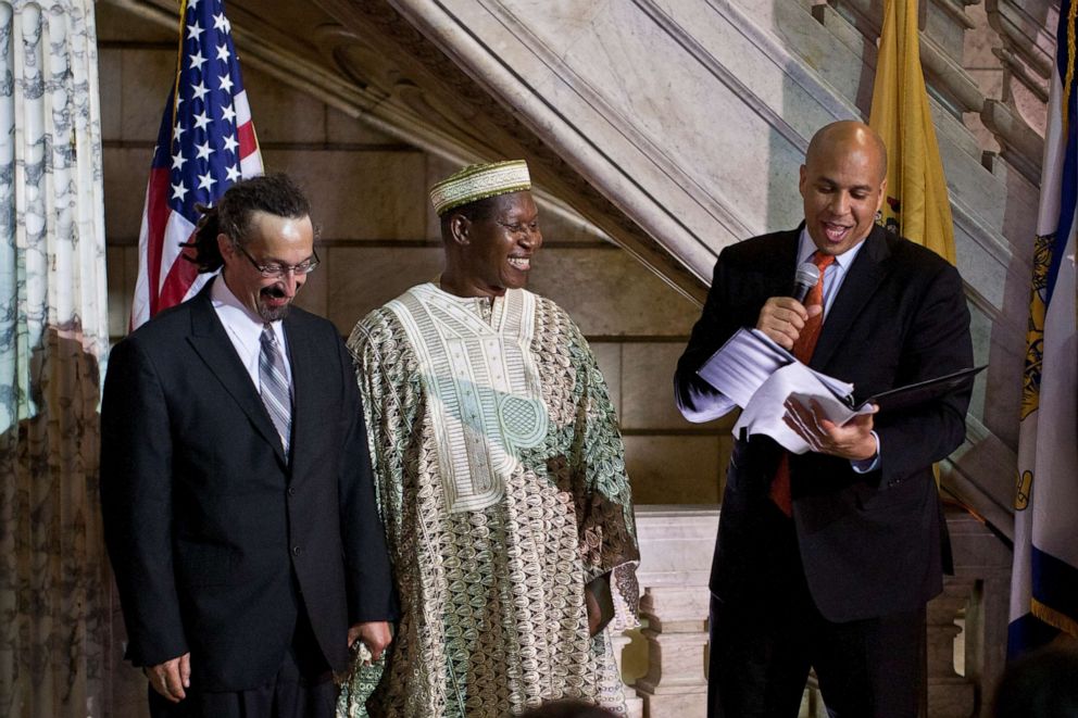 PHOTO: Newark Mayor officiates a same-sex wedding ceremony in the early morning hours of Oct. 21, 2013 in Newark.