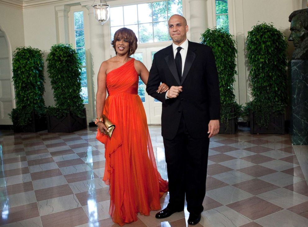 PHOTO: Gayle King and Cory Booker, Mayor of Newark, N.J., arrive at the White House for a state dinner May 19, 2010 in Washington.