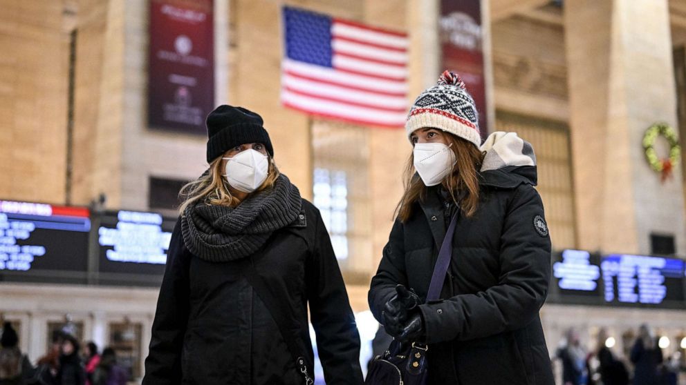 PHOTO: People wear mask after New York City's health officials have issued an advisory, strongly urging New Yorkers to use masks as COVID-19, flu, and RSV cases rise, on Dec. 12, 2022, in New York.