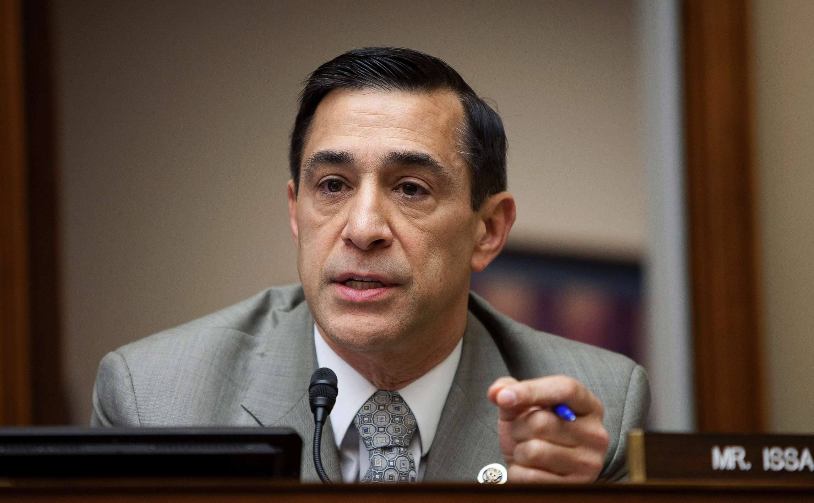 PHOTO: Representative Darrell Issa, questions General Motors CEO Dan Akerson during a House Oversight and Government Reform subcommittee hearing on the safety of GM's Volt electric vehicle in Washington, Jan. 25, 2012. 