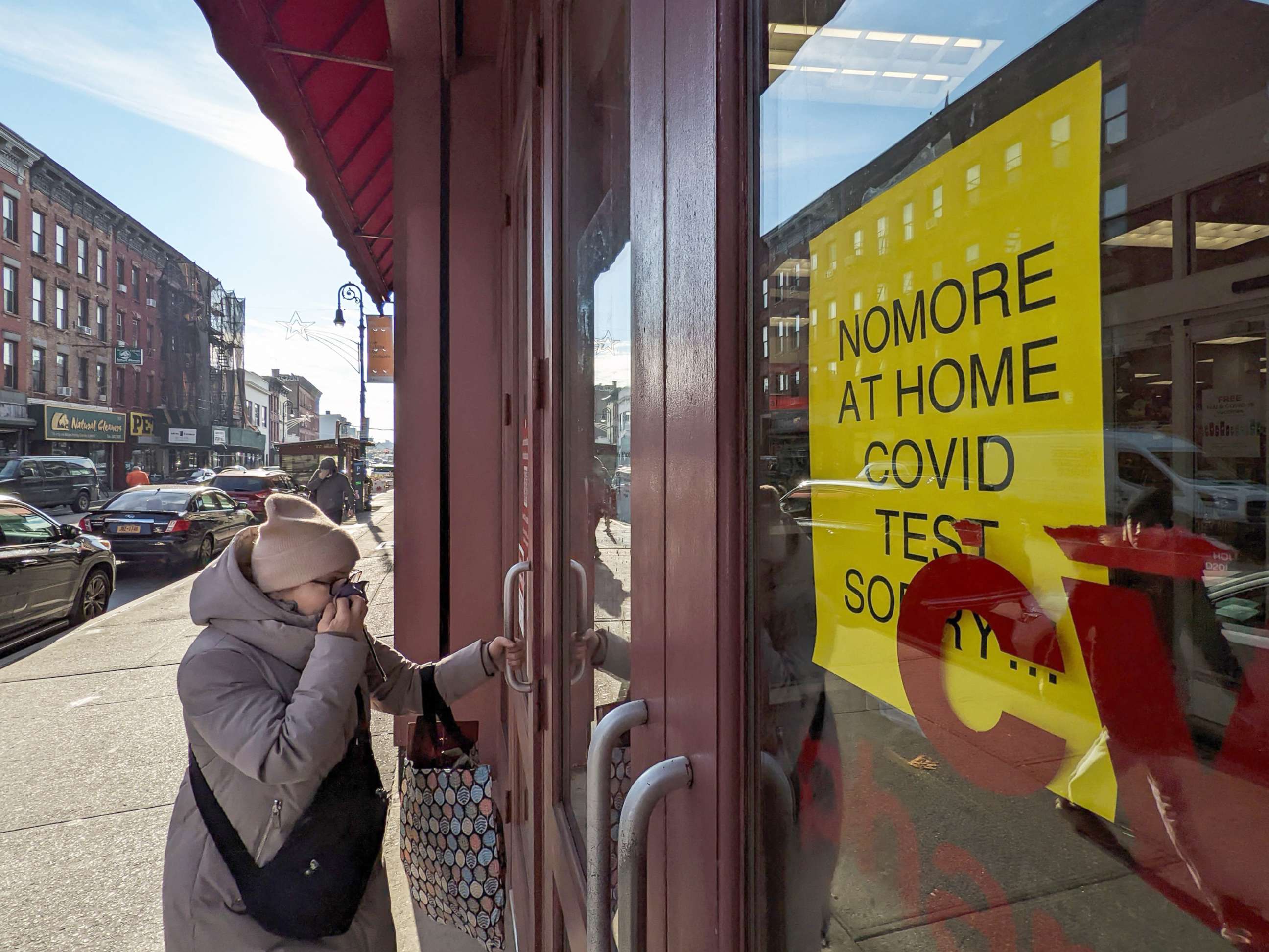 PHOTO: A sign on a store window advises that home Covid-19 tests have run out, in the New York borough of Brooklyn, Dec. 22, 2021. 