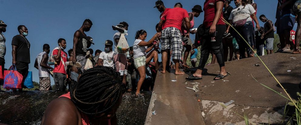 About 10 000 Migrants Being Held Under Bridge In Del Rio Texas Abc News