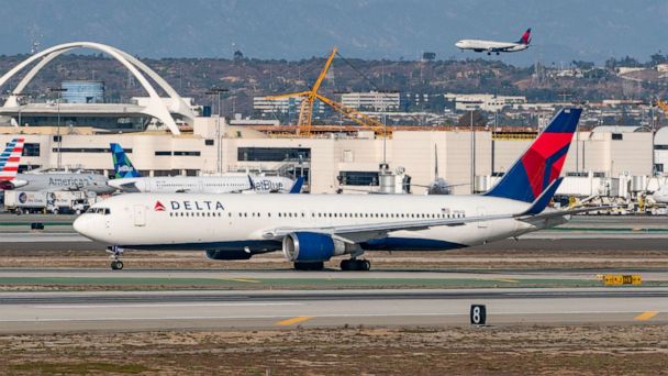 FAA proposes $ 27,500 fine for passenger who allegedly ran over a flight attendant