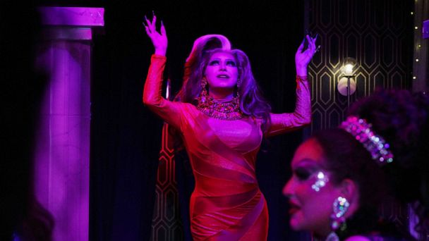 Judge temporarily strikes down Tennessee law restricting drag performances