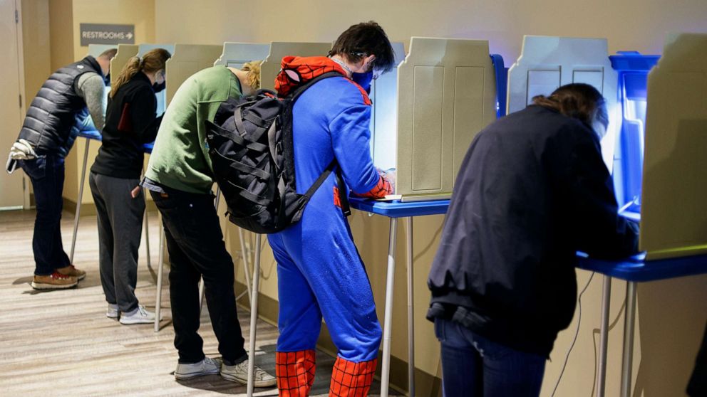 Polling locations should be able to accommodate sick or quarantining voters with alternative voting options.