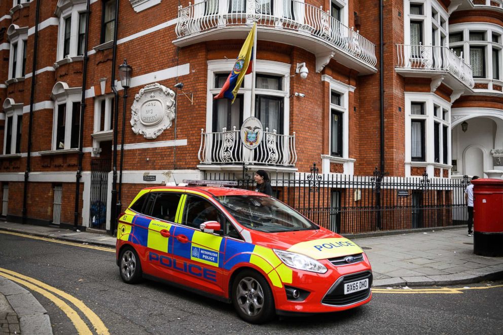PHOTO: A diplomatic police car arrives outside the Ecuadorian embassy, July 30, 2018, in London.