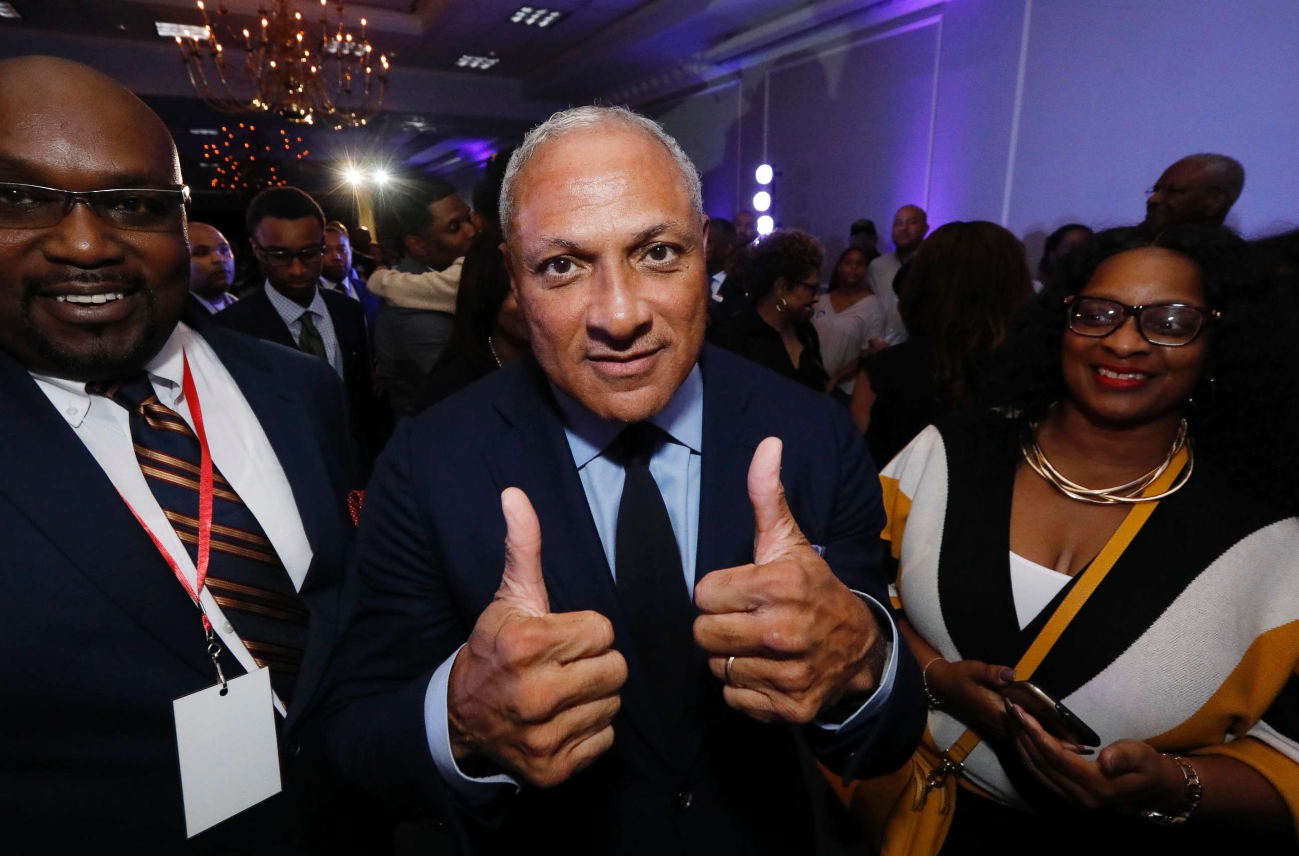 PHOTO: Mike Espy gives a "thumbs up" following his speech before a crowded ballroom in Jackson, Miss., Nov. 6, 2018.