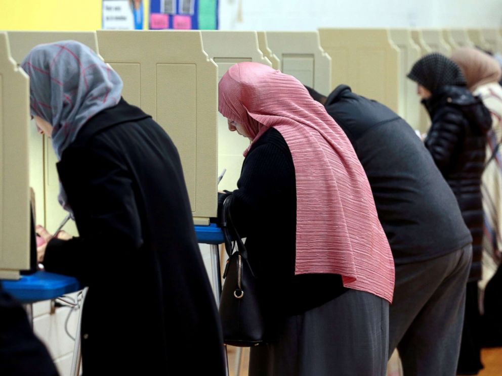 PHOTO: People cast their ballots in the midterm election at William Ford Elementary School in Dearborn, Mich., Nov. 6, 2018.