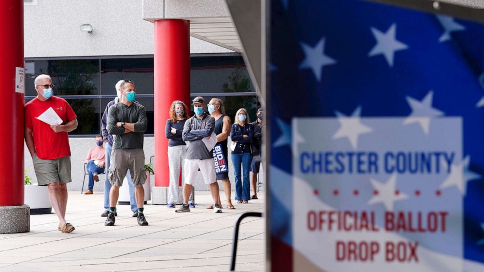 PHOTO: Residents line up to enter Chester County Voter Services in advance of the 2020 General Election in West Chester, Pa., Oct. 23, 2020. 