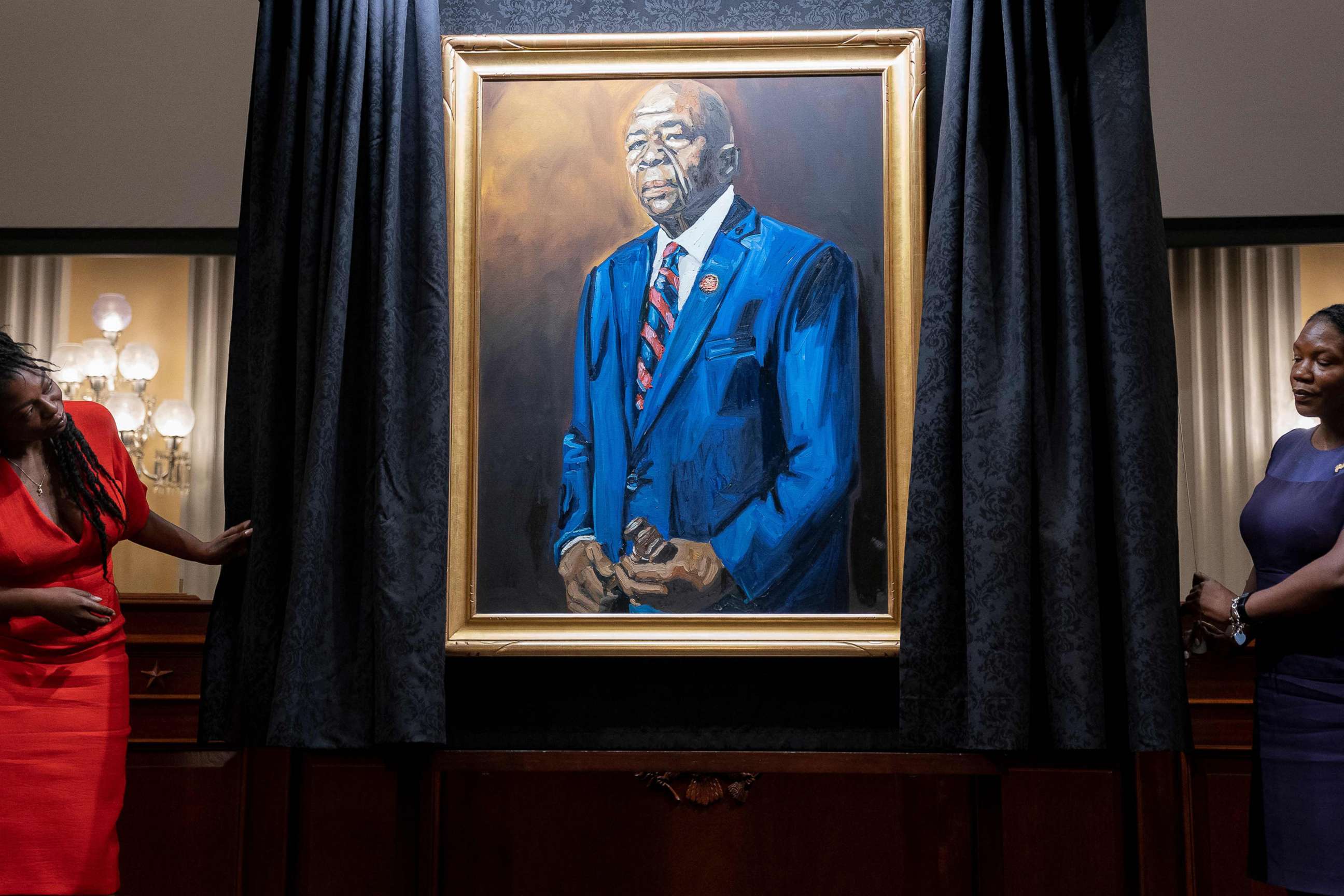 PHOTO: The portrait of the late former US Representative Elijah Cummings is unveiled during a ceremony on Capitol Hill in Washington, Sept. 14, 2022.