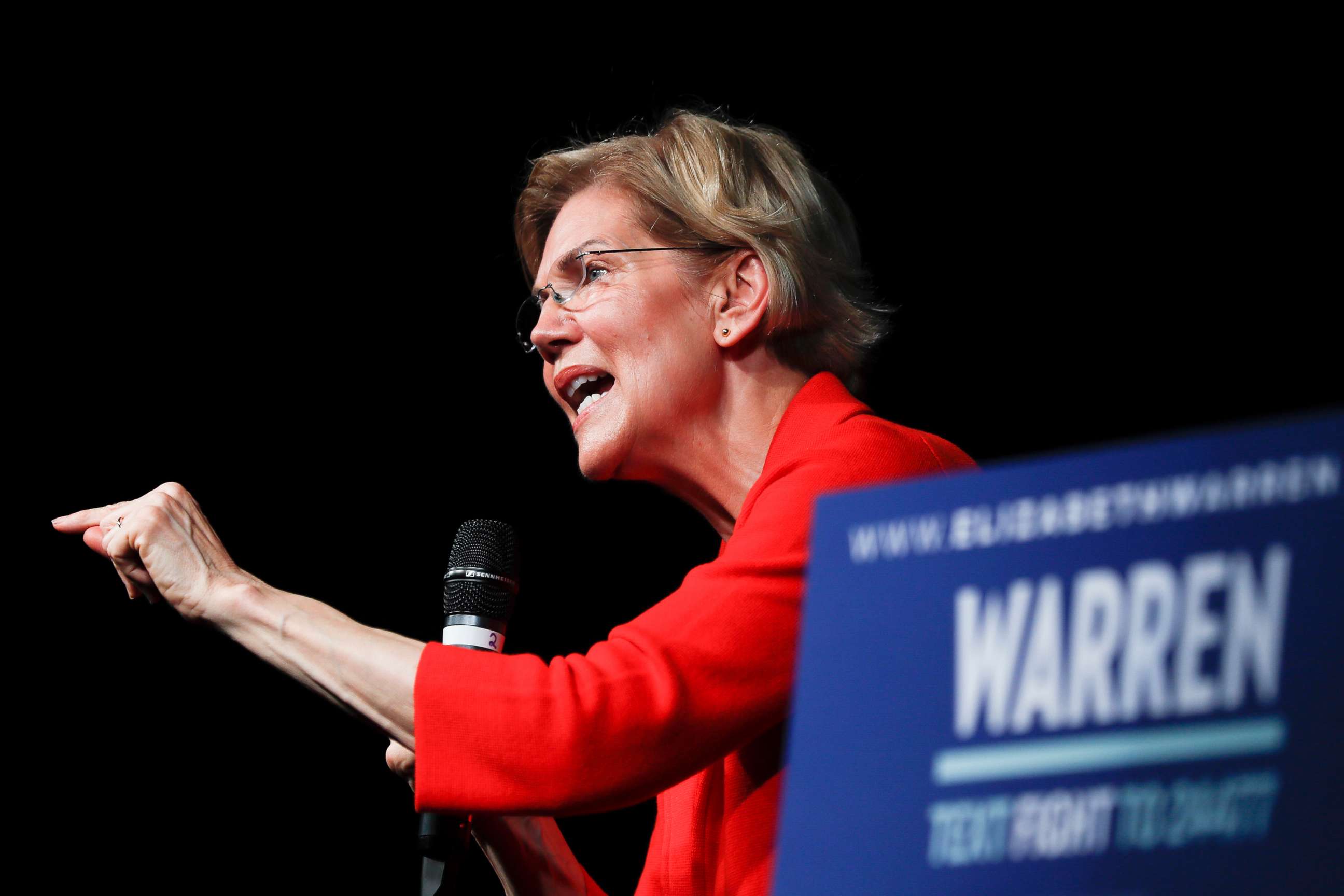 Elizabeth Warren pledges to nominate a public school teacher for secretary of Education picture