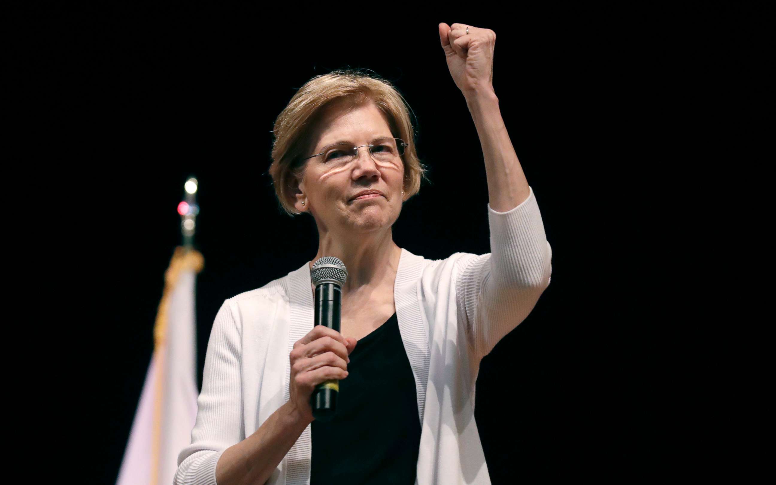 PHOTO: Sen. Elizabeth Warren gestures during a town hall style gathering in Woburn, Mass., Aug. 8, 2018.