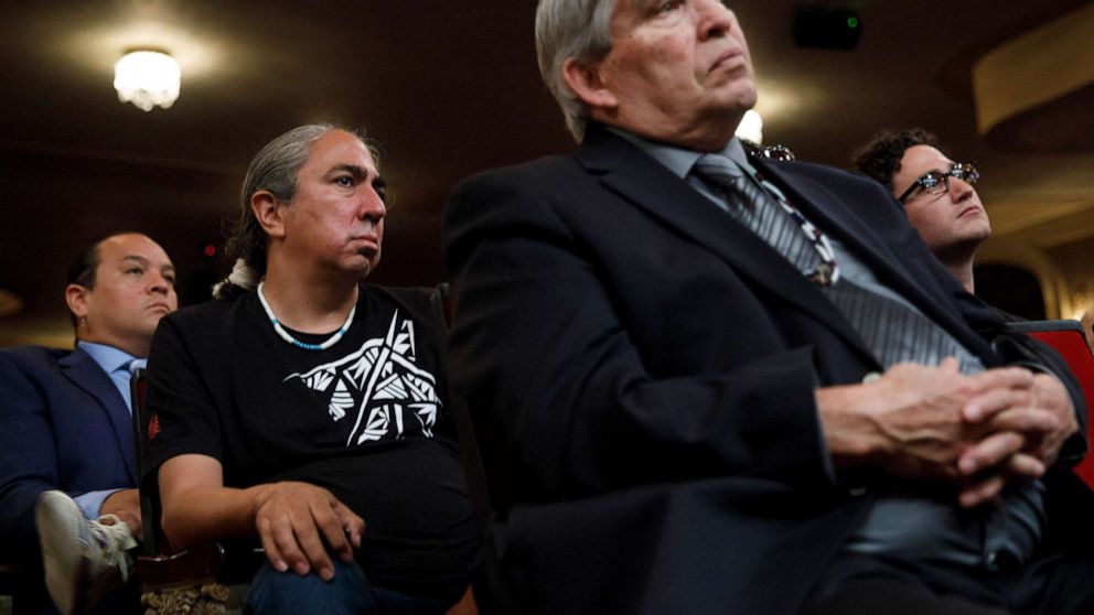 PHOTO: Audience members watch as Sen. Elizabeth Warren takes questions from a panel during a presidential forum on Native American issues in Sioux City, Iowa, Aug. 19, 2019.
