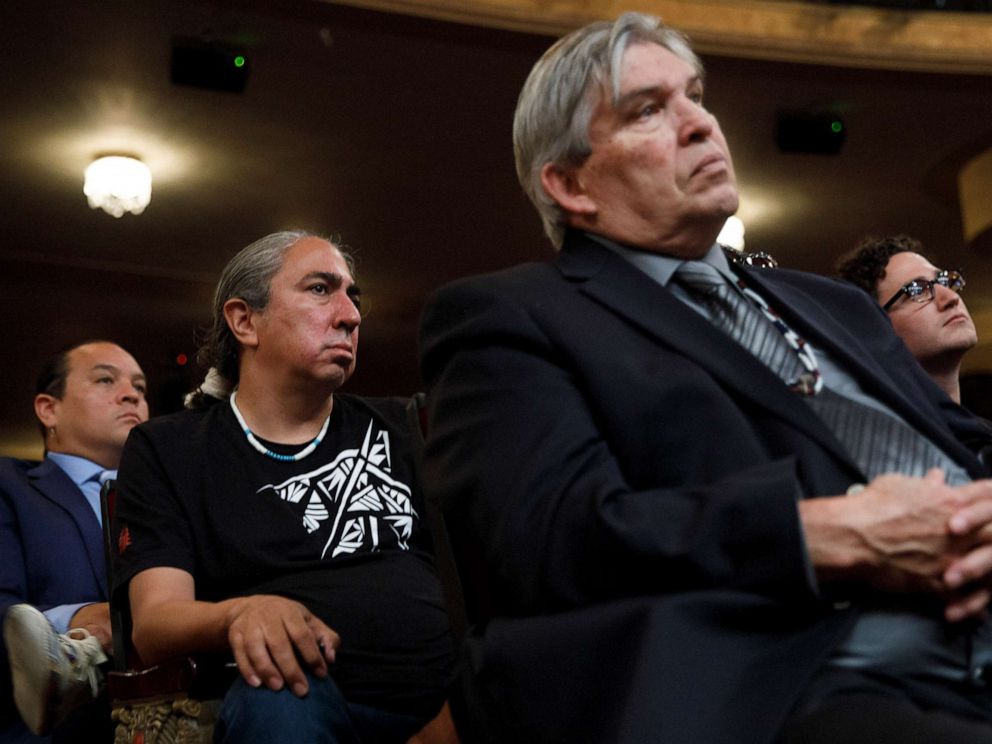PHOTO: Audience members watch as Sen. Elizabeth Warren takes questions from a panel during a presidential forum on Native American issues in Sioux City, Iowa, Aug. 19, 2019.